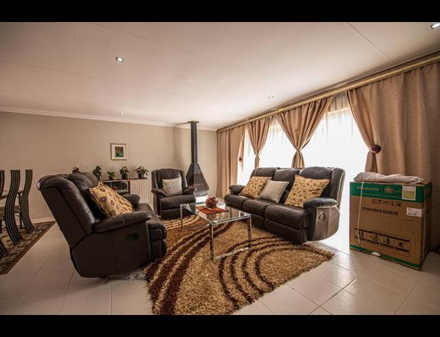 5 BEDROOM HOUSE FOR SALE IN BIRCH ACRES EXT 4